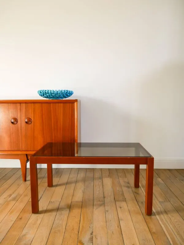 Illustration numéro 2 du produit Table basse en bois et verre fumé, Design, 1970