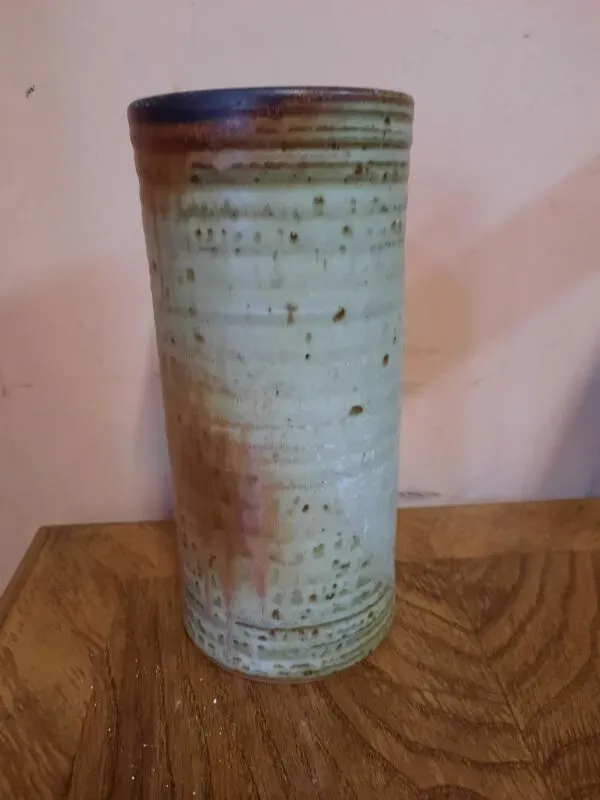 Illustration numéro 2 du produit Vase en grès