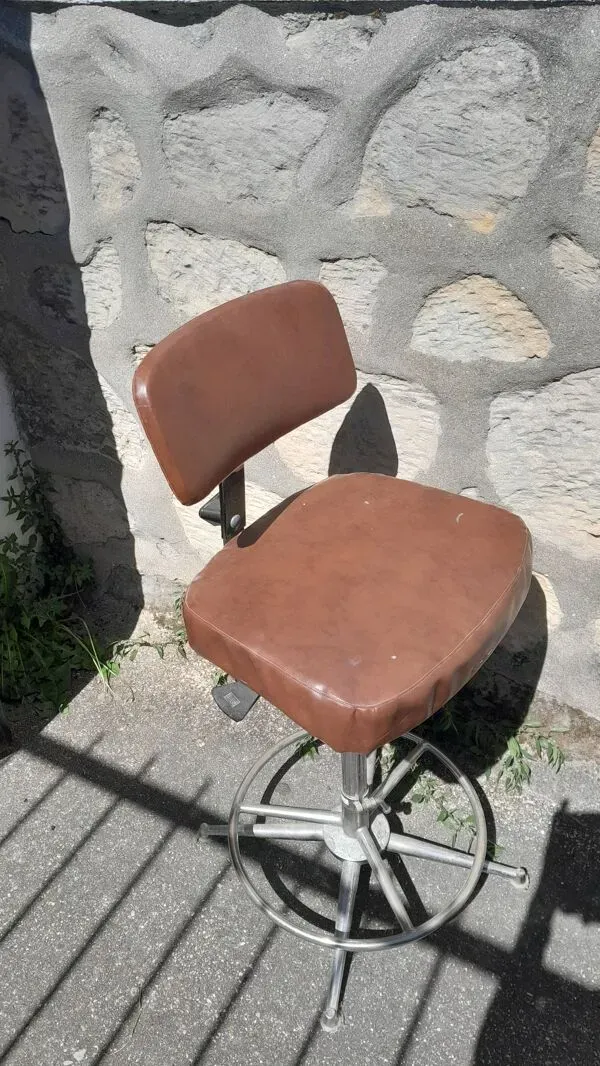 Illustration numéro 2 du produit Chaise architecte ou atelier Bao