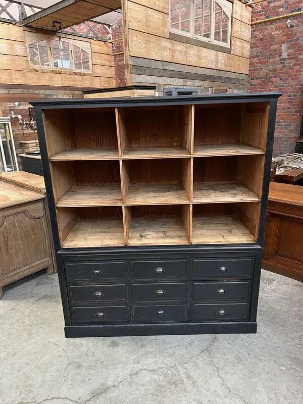 Illustration numéro 2 du produit Meuble d’atelier Début XXème