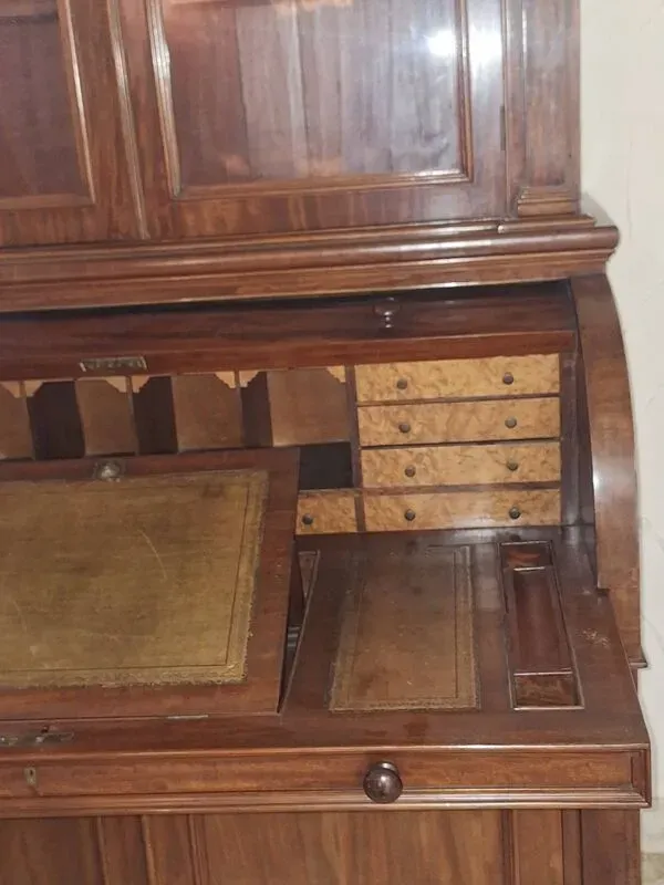 Illustration numéro 2 du produit Bureau, scriban anglais avec bibliothèque vitrée