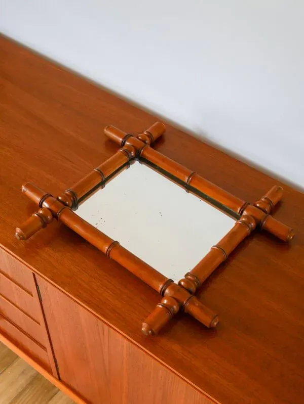 Illustration numéro 2 du produit Miroir de barbier en bois effet bambou 44 x 39 cm