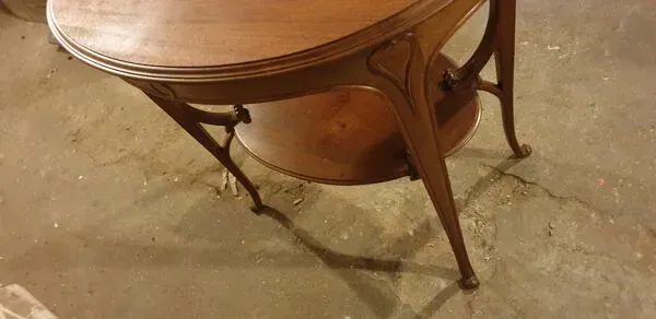 Illustration numéro 2 du produit Table à thé époque art nouveau en accajou massif