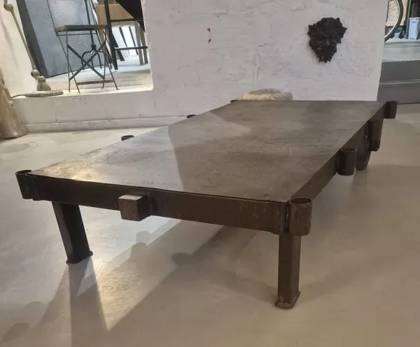 Illustration numéro 2 du produit Table basse industrielle, vers 1970