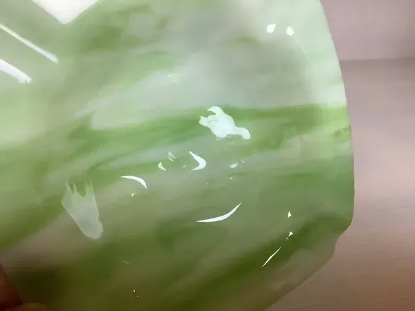 Illustration numéro 2 du produit Vide poche cendrier pâte de verre verte