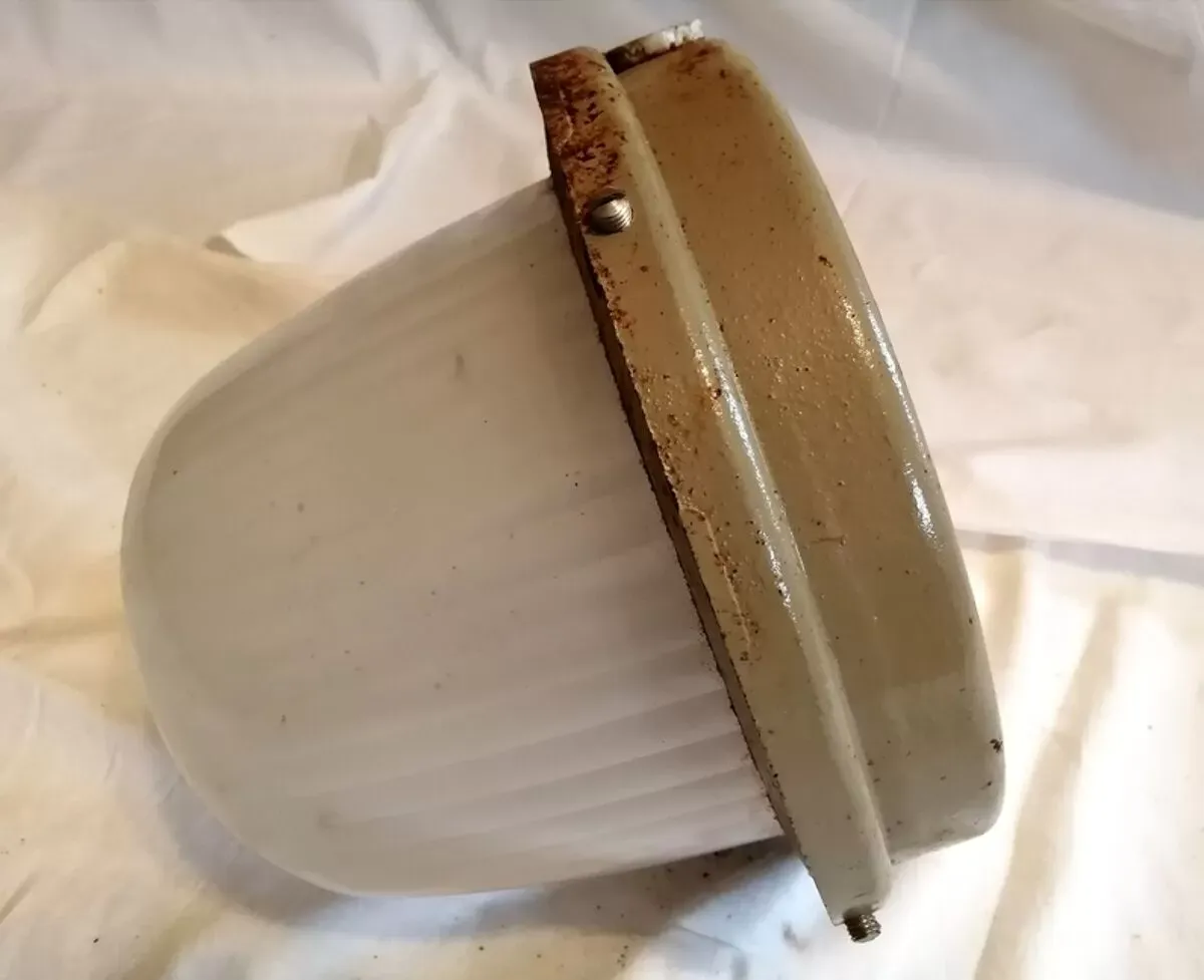 Illustration numéro 2 du produit Plafonnier industriel verre holophane