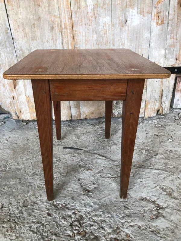 Illustration numéro 2 du produit Table ecolier bois pieds compas vintage