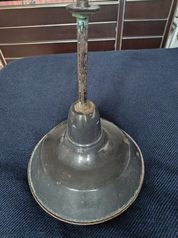 Illustration numéro 2 du produit Suspension industrielle vintage en métal