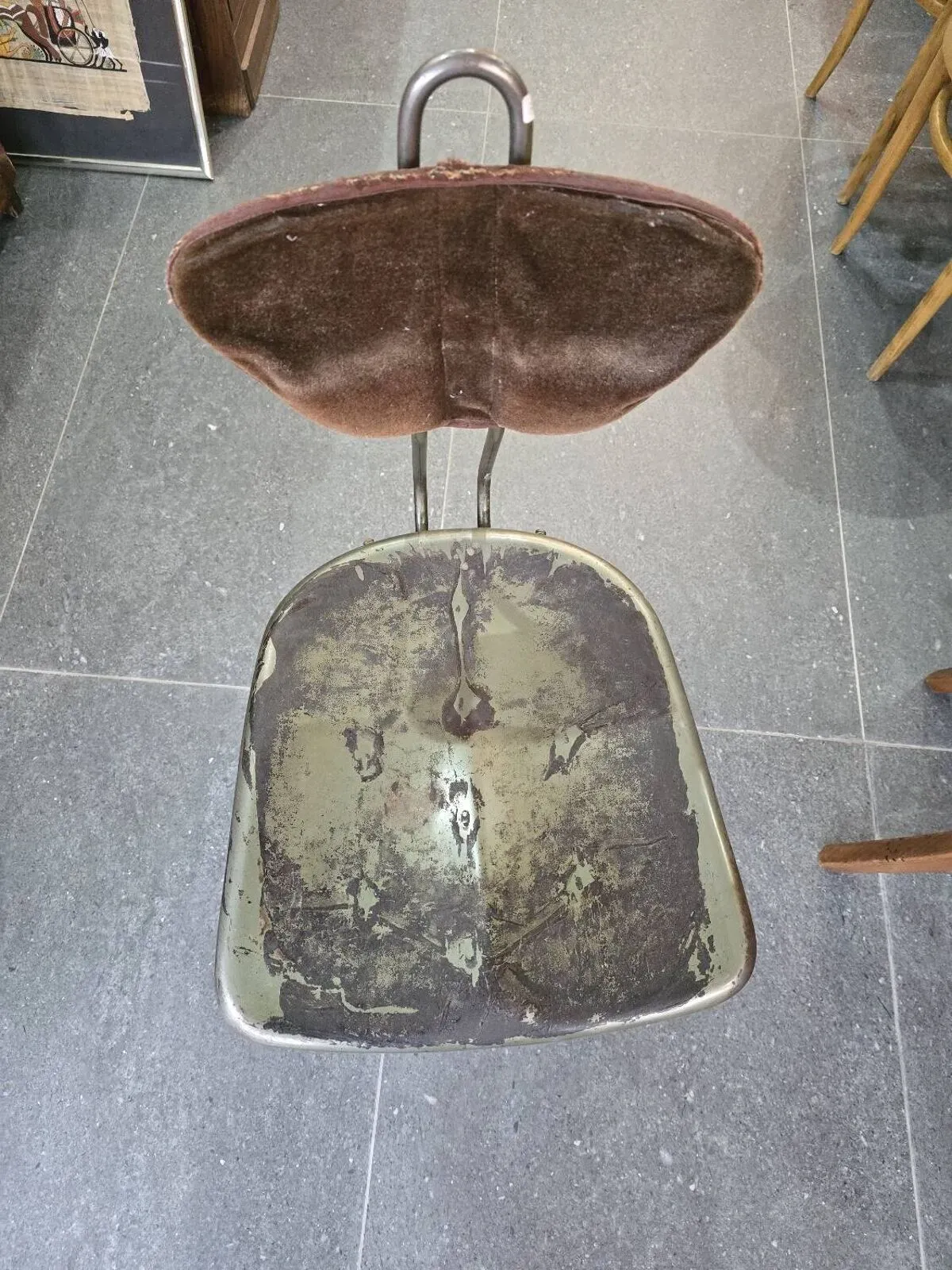 Illustration numéro 2 du produit Chaise industriel M42 par henrie lieber pour flambo