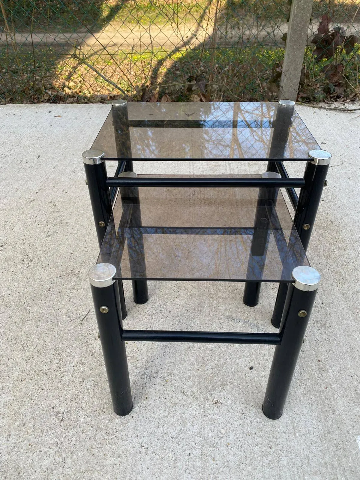 Illustration numéro 2 du produit 3 tables basses gigognes industrielles noires en verre Yves Boutboul 1970