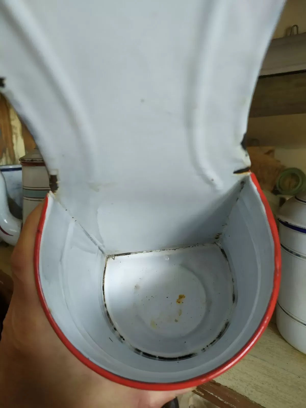 Illustration numéro 2 du produit Pot en tôle émaillée