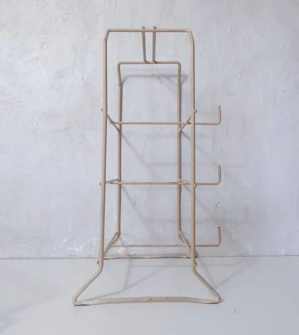 Illustration numéro 2 du produit desserte casier à légumes panier en métal gainé vintage