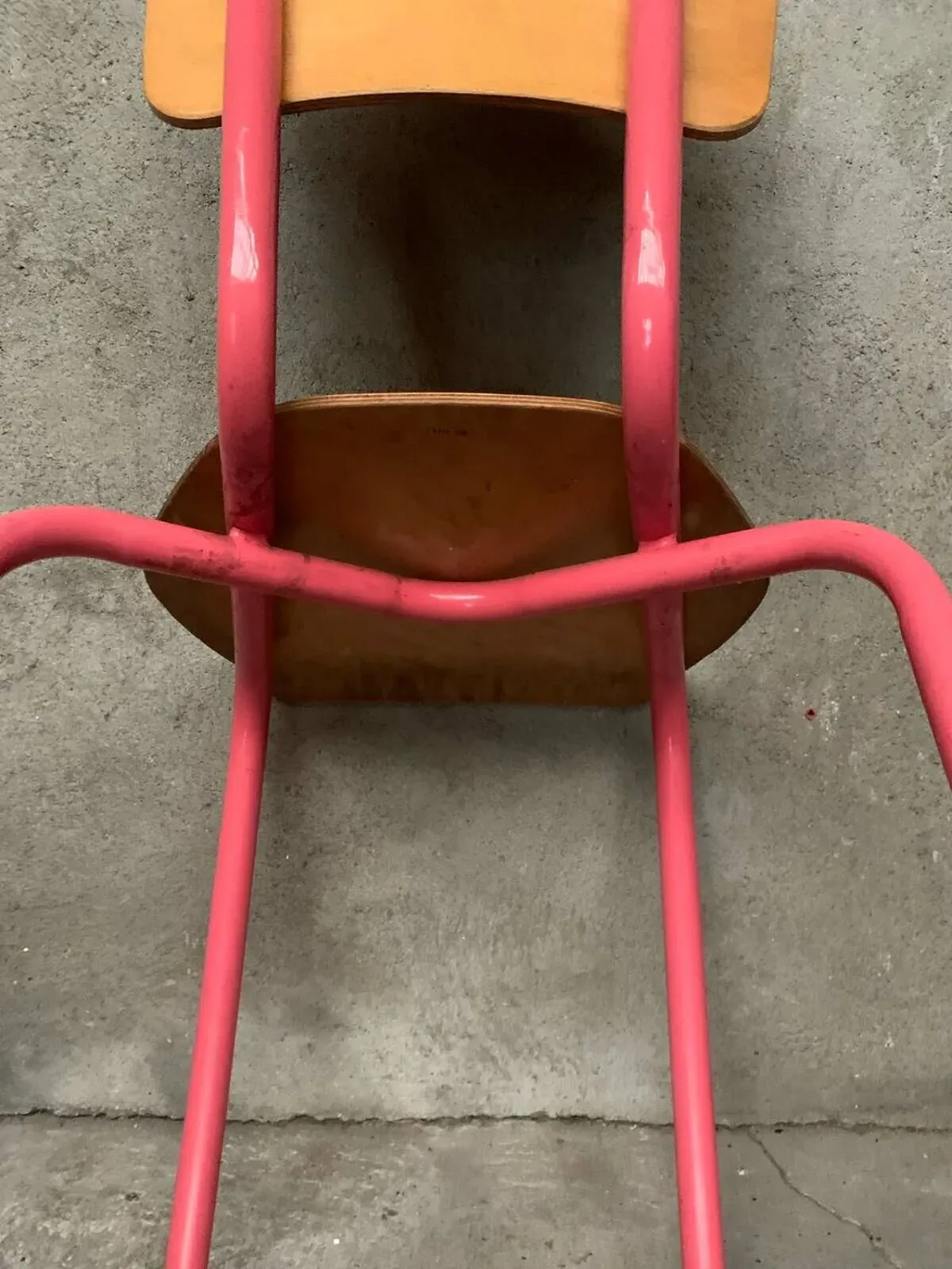 Illustration numéro 2 du produit Chaise d’école originale