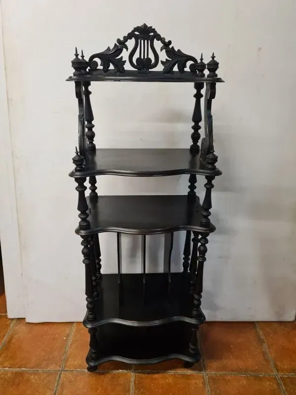 Illustration numéro 2 du produit Étagère, casier à musique de style Napoléon III