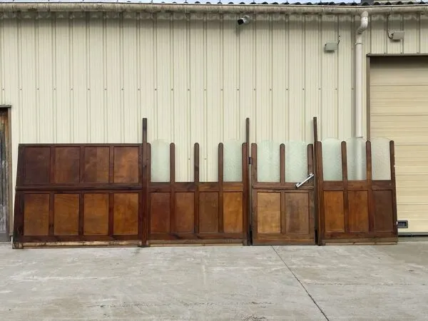 Illustration numéro 2 du produit Séparation de bistrot des années 30 en châtaignier et contre plaqué