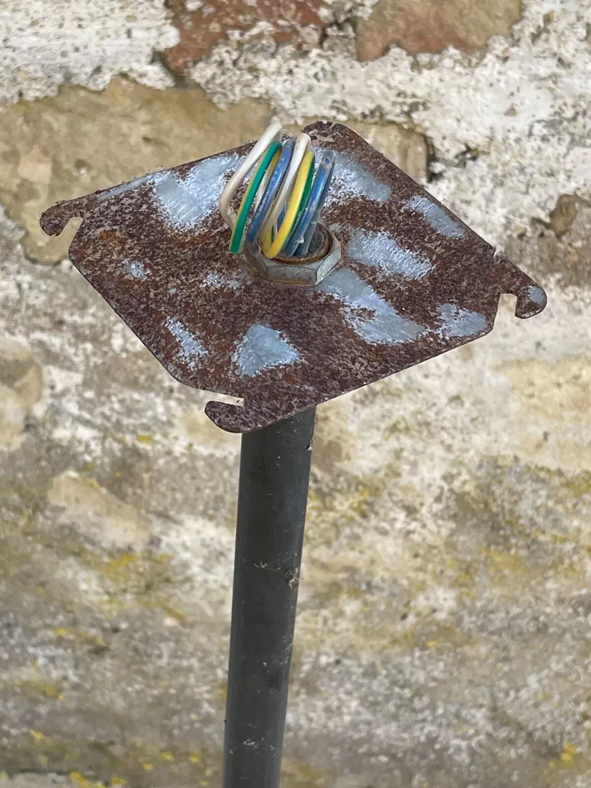 Illustration numéro 2 du produit Suspension tôle émaillée