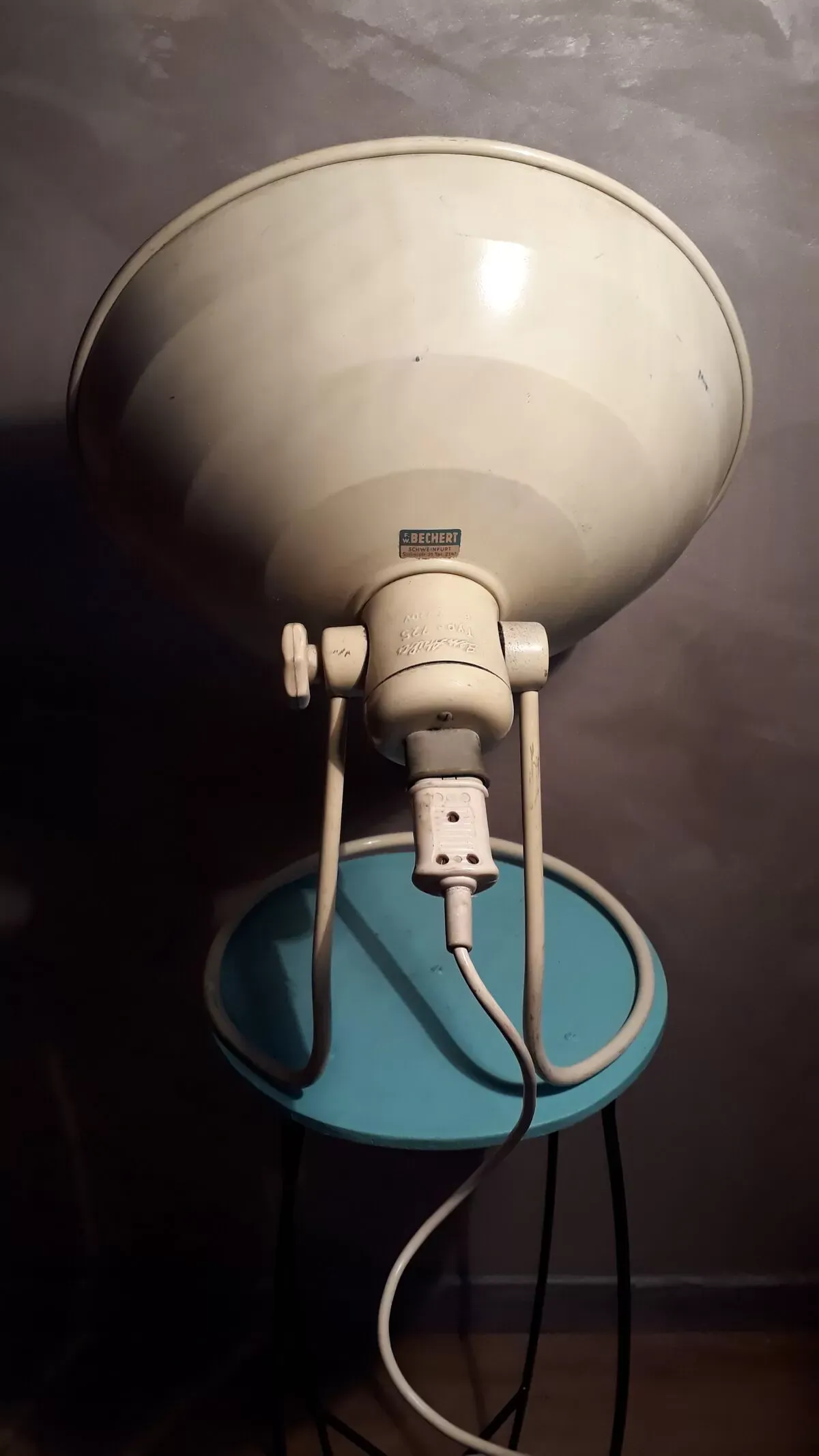 Illustration numéro 2 du produit Lampe de style industriel Ben Atiba 1960 50x40 bon état