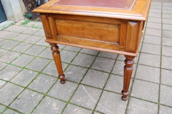 Illustration numéro 2 du produit bureau d époque louis philippe en noyer du 19e siécle