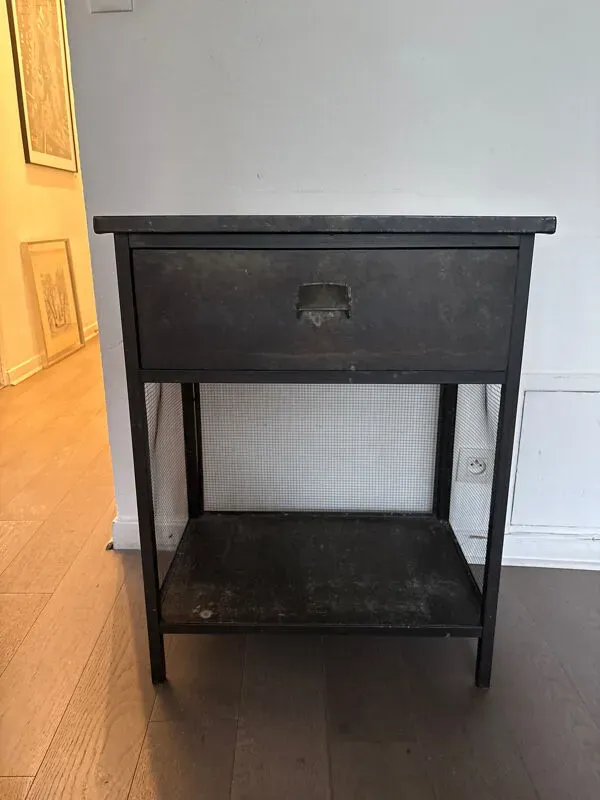 Illustration numéro 2 du produit Petite commode industrielle