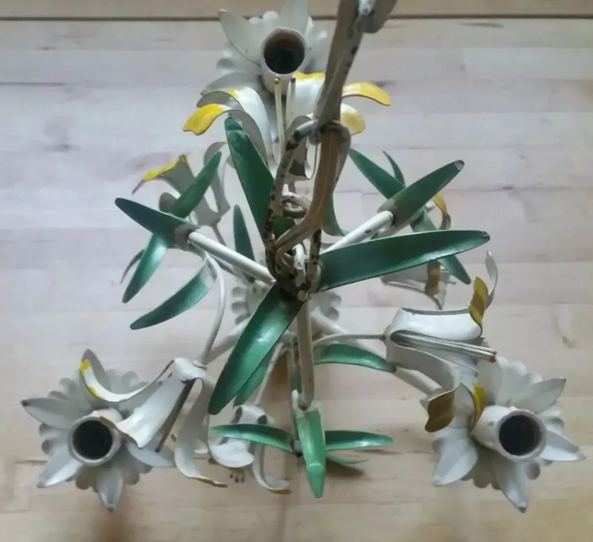 Illustration numéro 2 du produit Lustre vintage tôle peinte à fleurs