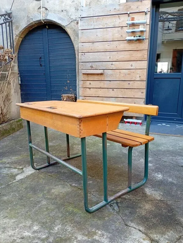 Illustration numéro 2 du produit Bureau écolier vintage