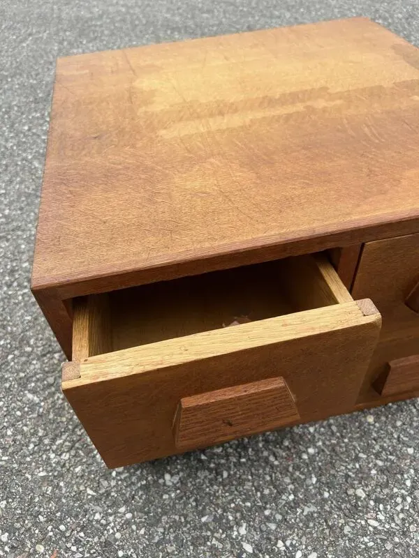 Illustration numéro 2 du produit Meuble de métier en chêne à 4 tiroirs