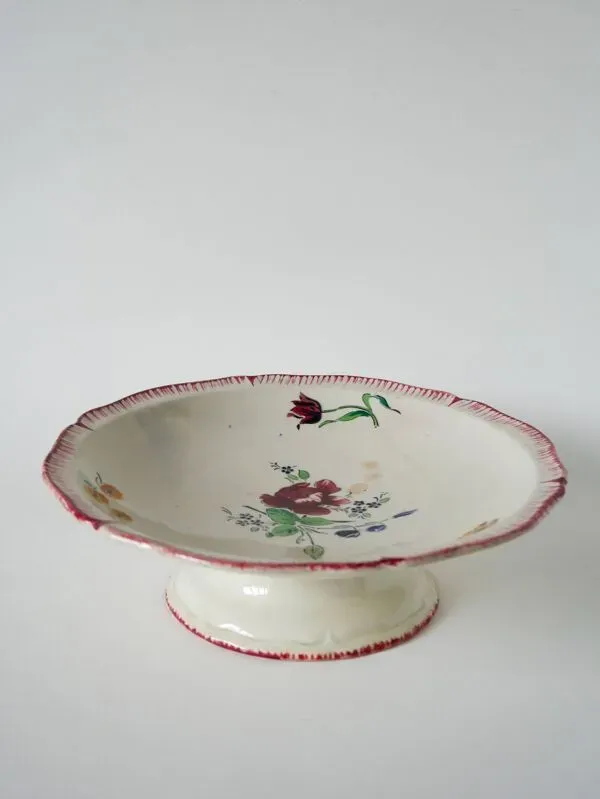 Illustration numéro 2 du produit Compotier hbcm dentelé à fleurs, 1950