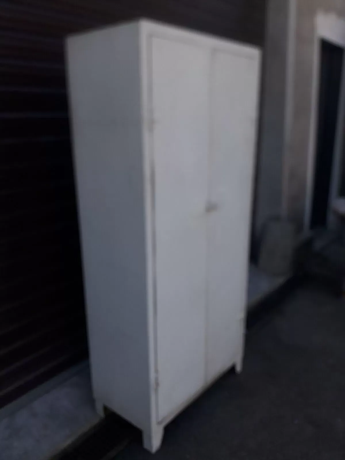 Illustration numéro 2 du produit Armoire métallique d'atelier