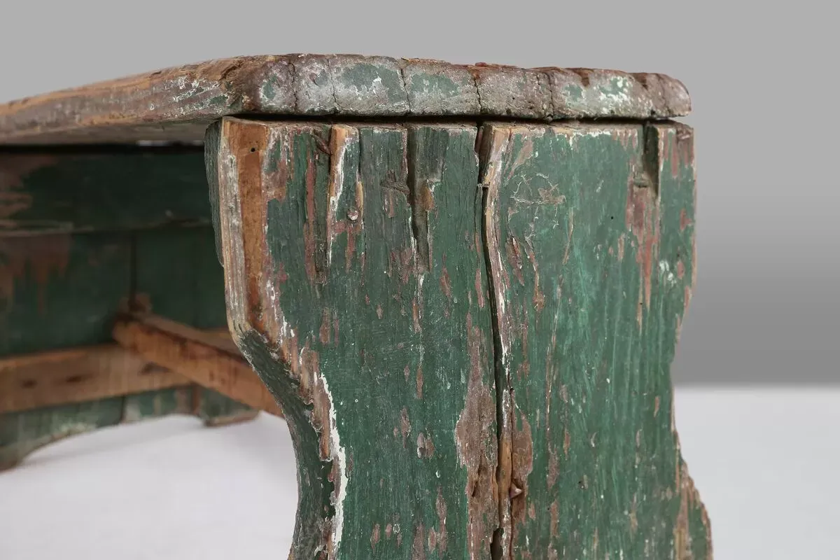 Illustration numéro 2 du produit Tabouret industriel en bois vert avec jolie patine, France 1900