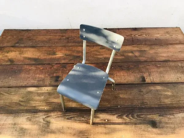 Illustration numéro 2 du produit Chaise école vintage