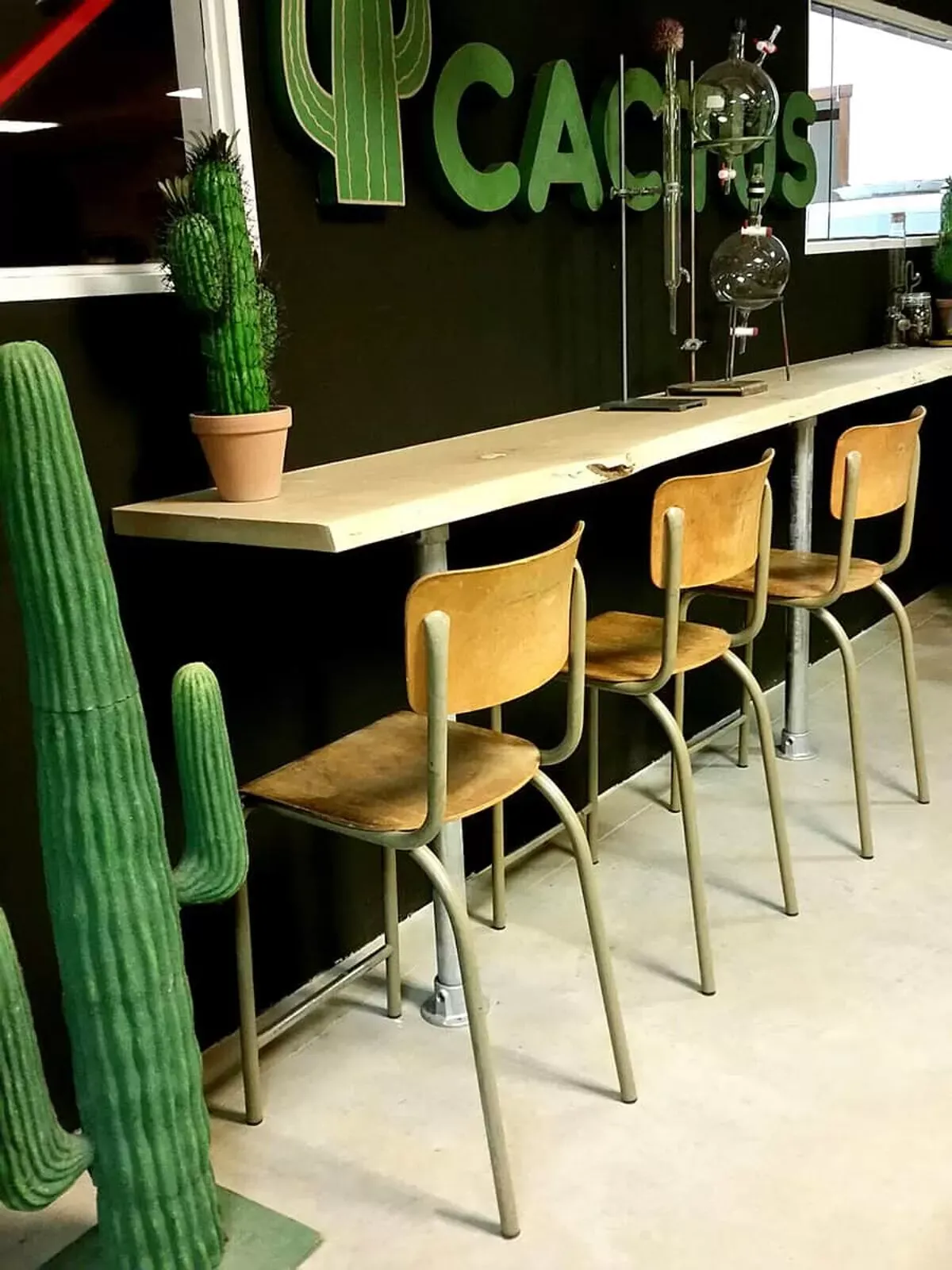 Illustration numéro 2 du produit Vintage industrial Chair