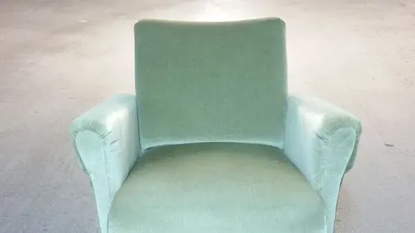 Illustration numéro 2 du produit Fauteuil club années 50 60 déjà restauré