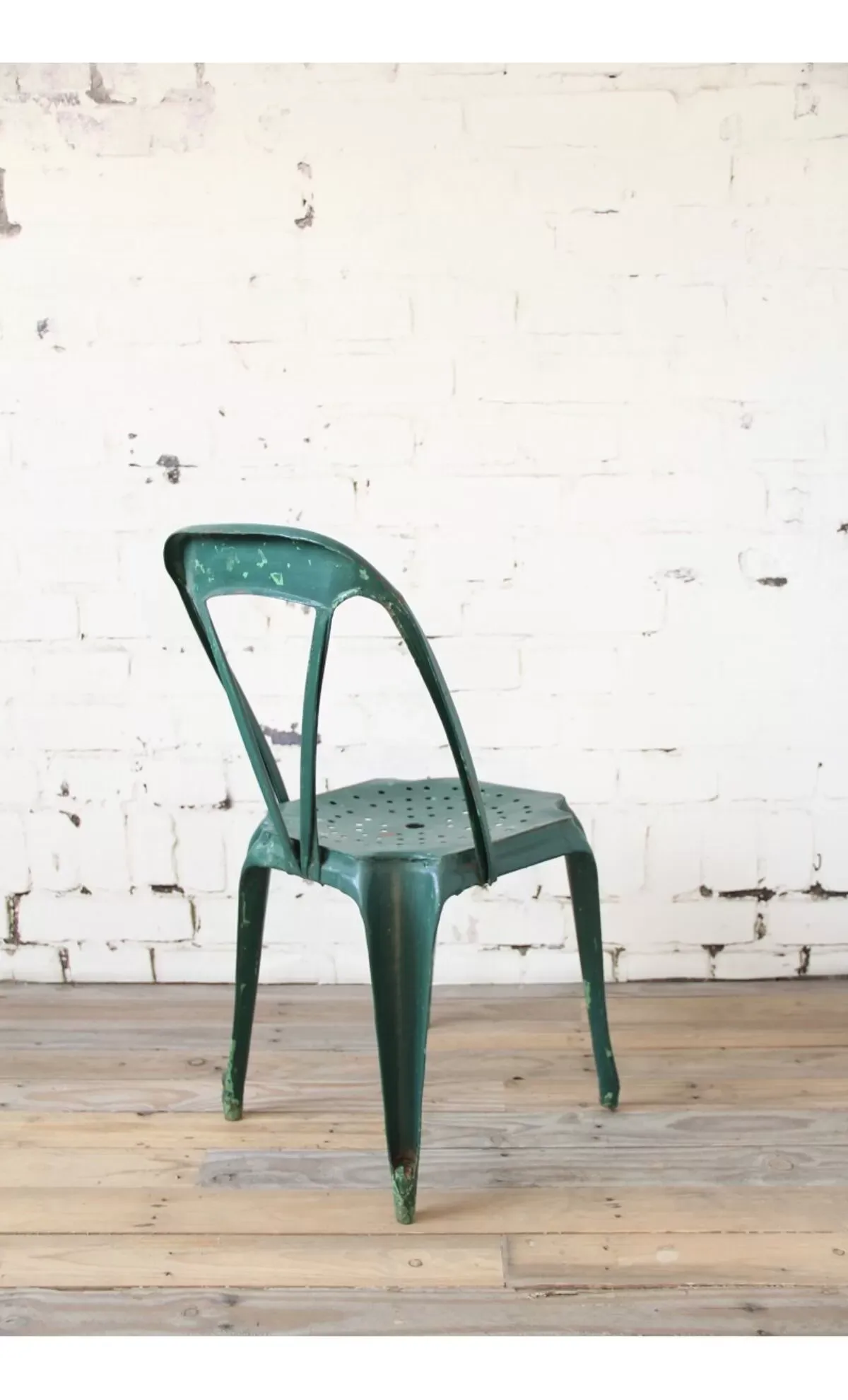 Illustration numéro 2 du produit Industrial chair