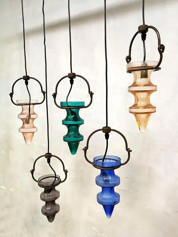 Illustration numéro 2 du produit Ensemble de 5 suspensions stalactite en vitrail vintage Nanny Still McKinney