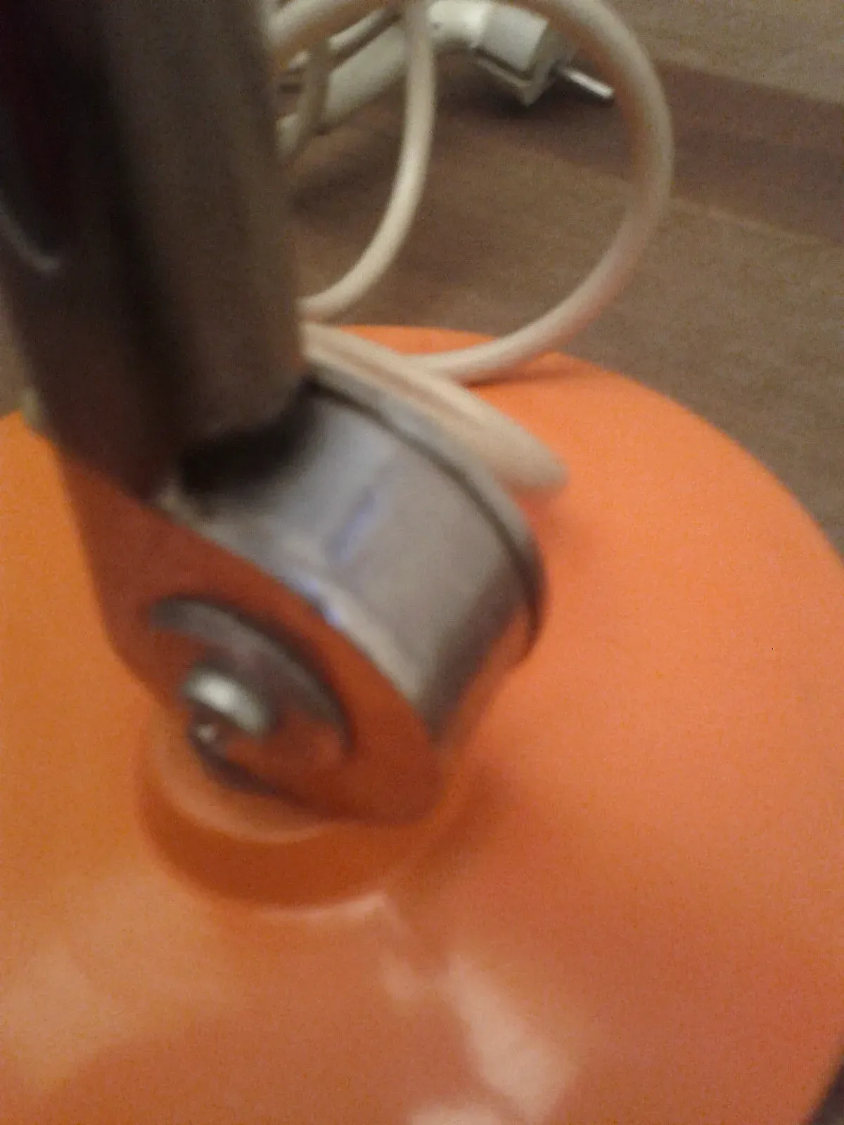 Illustration numéro 2 du produit Lampe fase orange