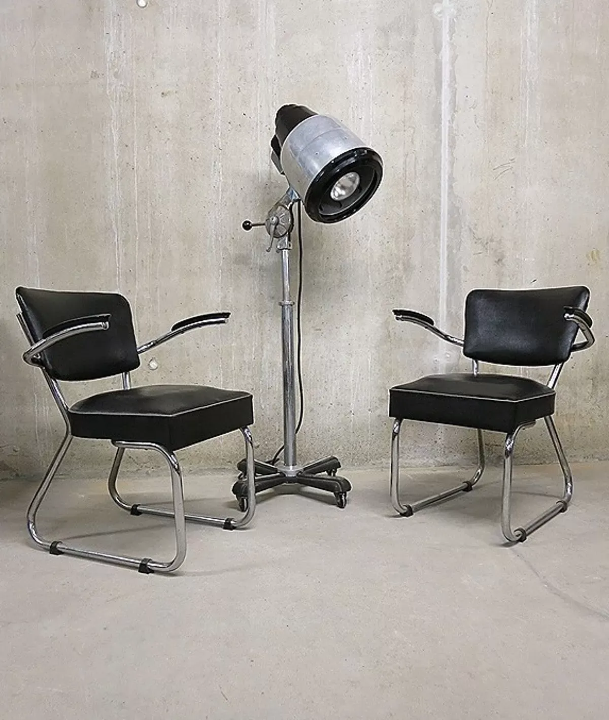 Illustration numéro 2 du produit Industrial design tube chairs
