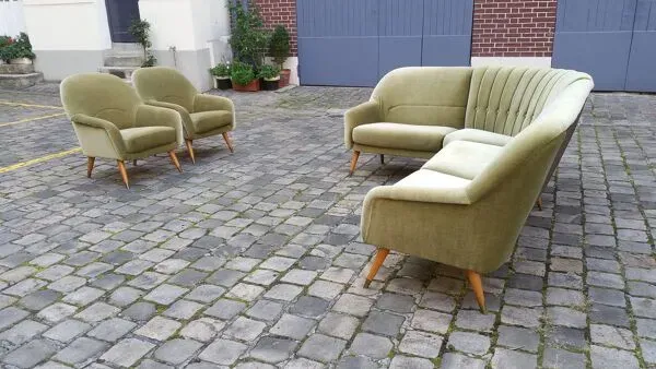 Illustration numéro 2 du produit Fauteuil danois club organique années 50 vert tendre glacé