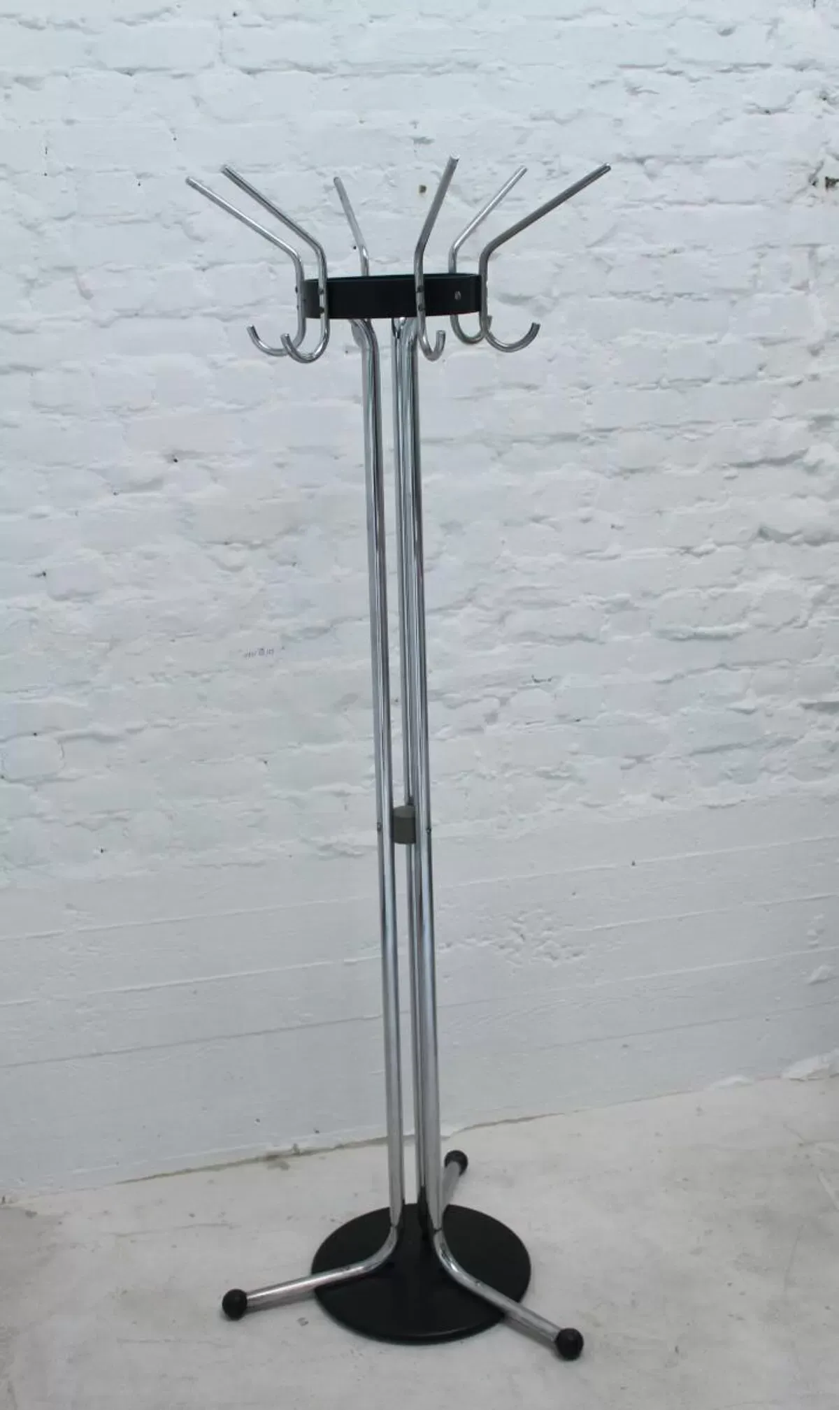 Illustration numéro 2 du produit Portemanteaux vintage de Tubax Belgique