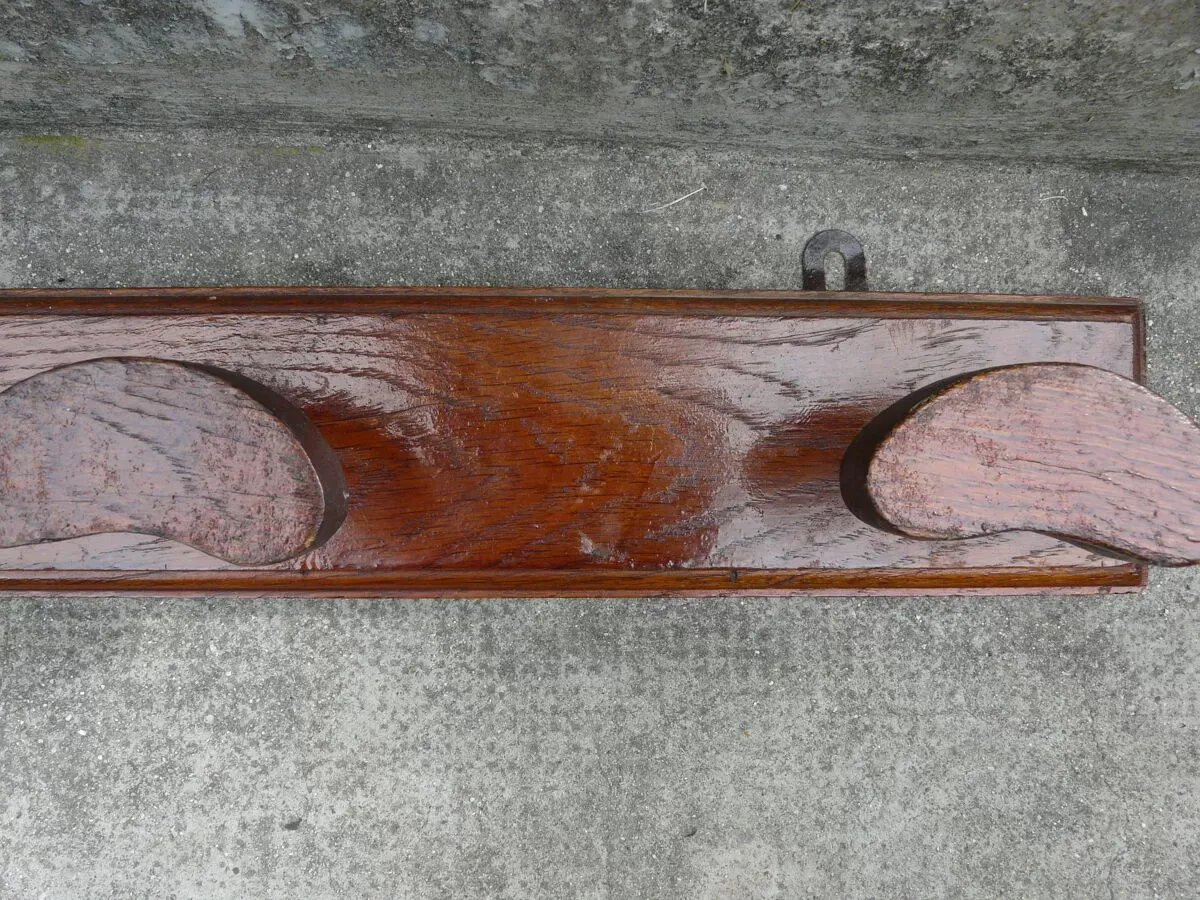 Illustration numéro 2 du produit Porte manteau bois 6 patères industriel ou d'école