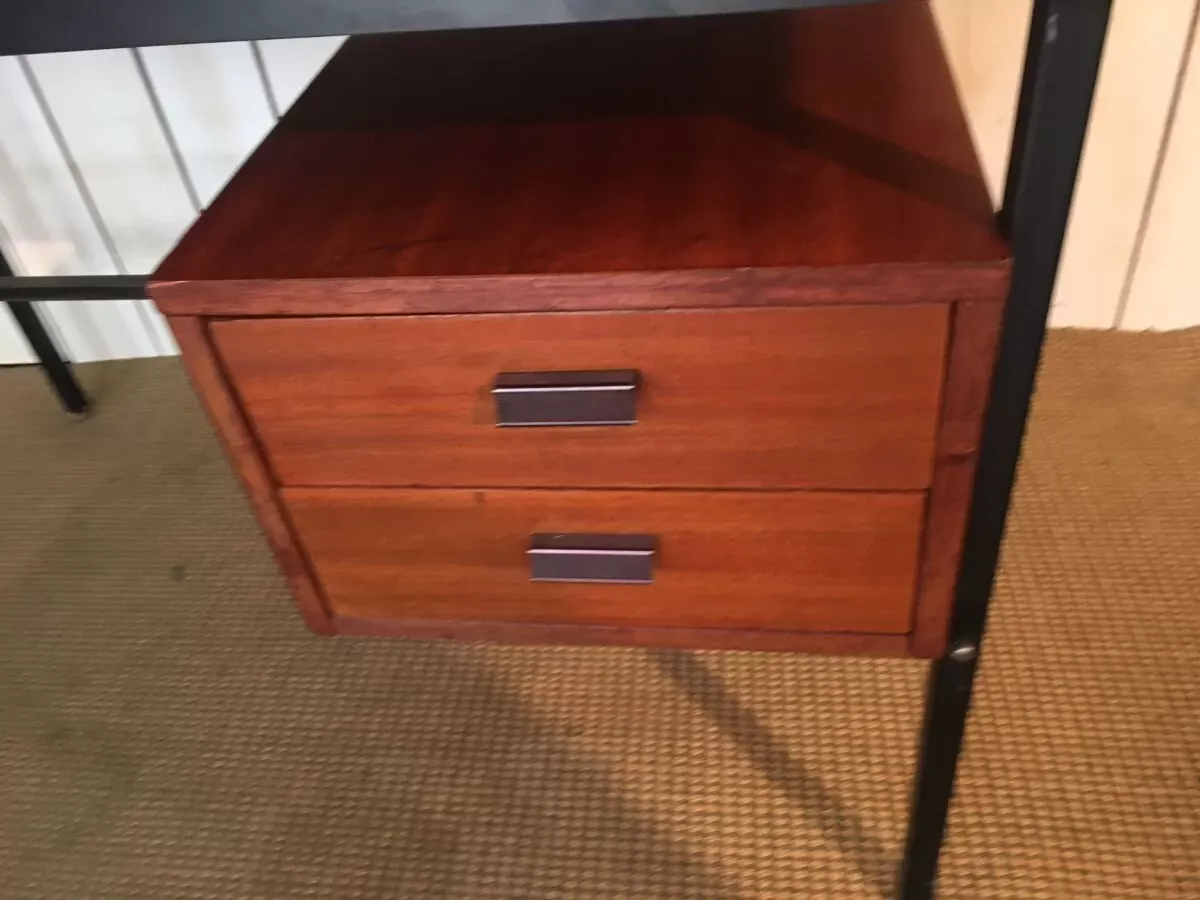 Illustration numéro 2 du produit Bureau des années 50