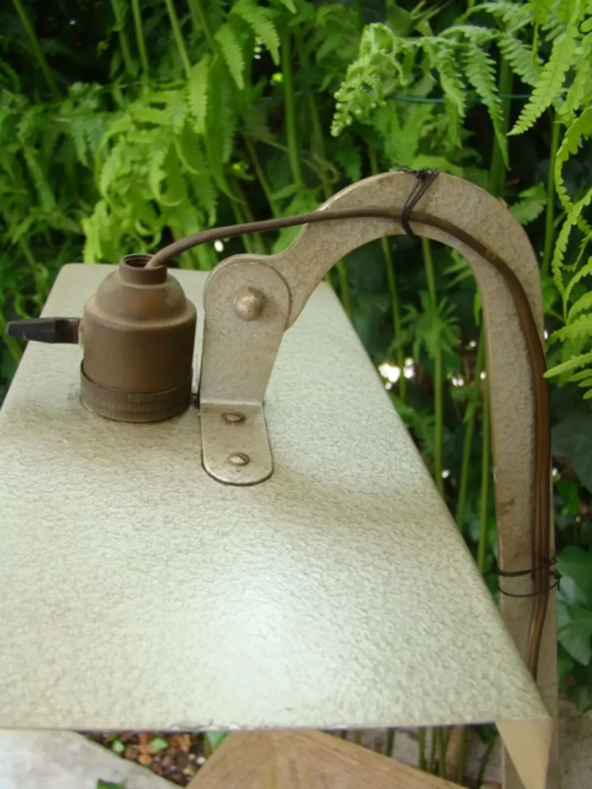 Illustration numéro 2 du produit Lampe articulée sur socle années 60