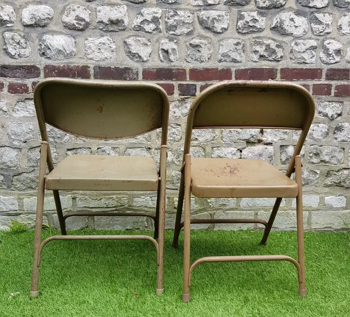 Illustration numéro 2 du produit Chaises pliantes métal