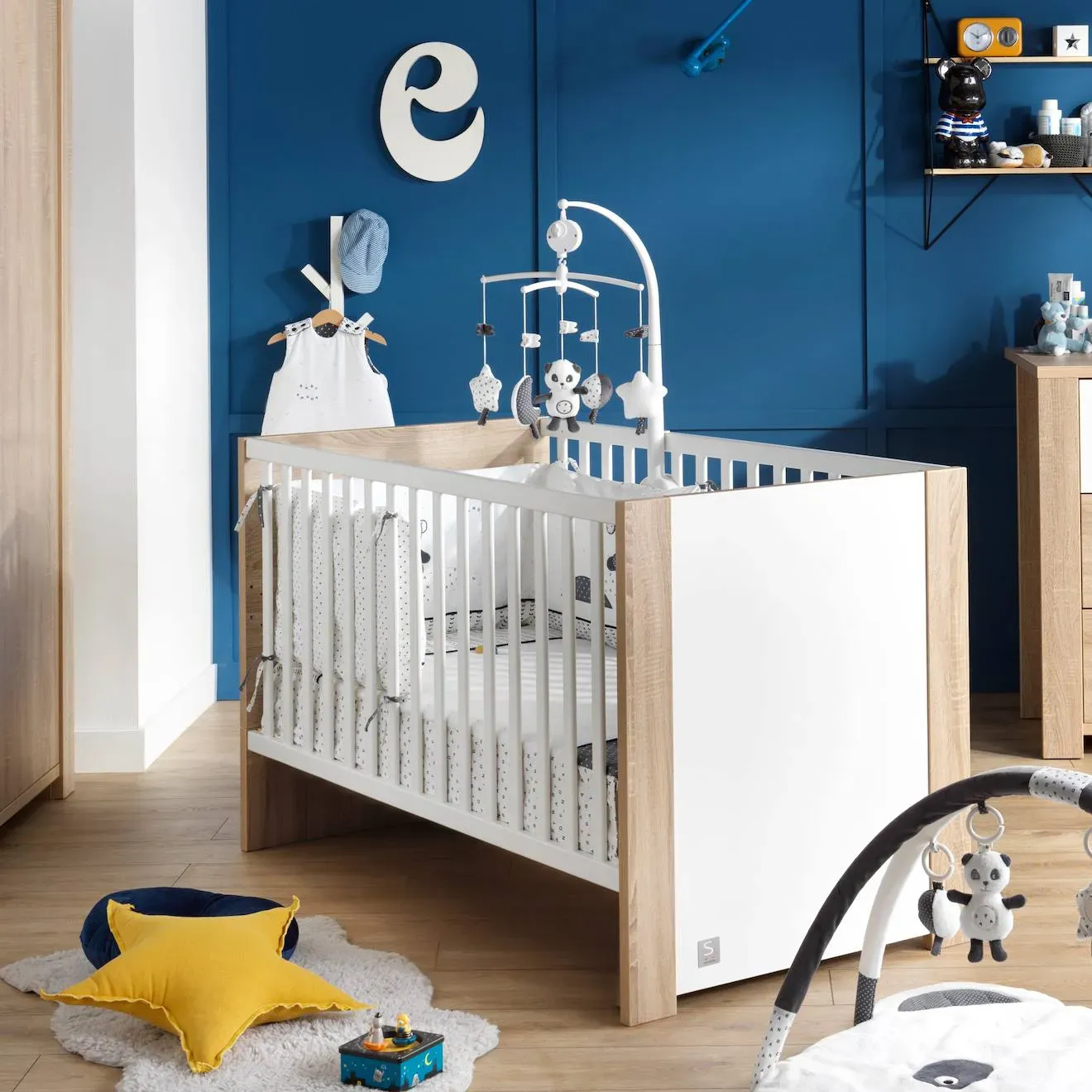 Illustration numéro 2 du produit Lit Bébé Évolutif - Antonin Marron/blanc