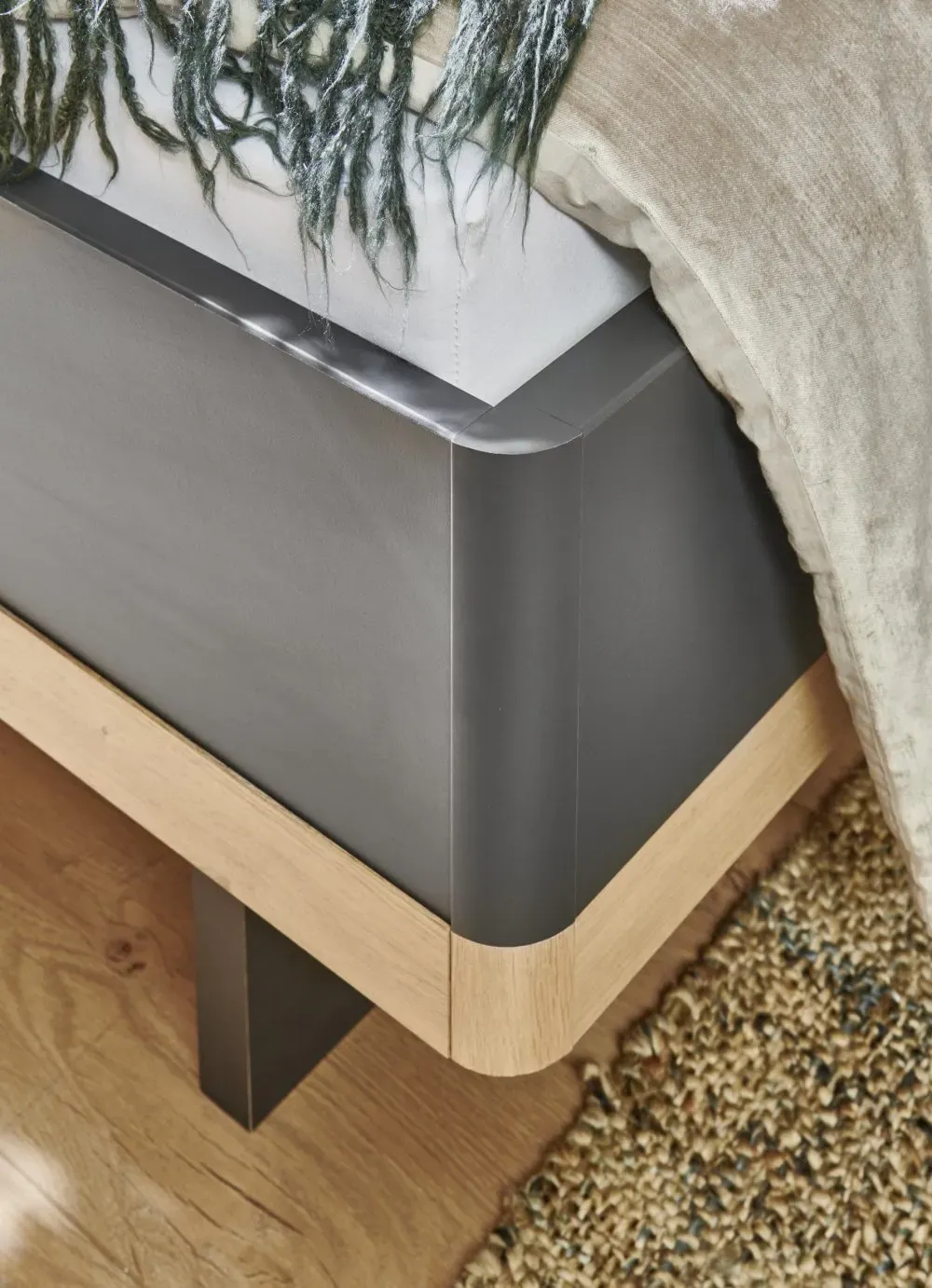 Illustration numéro 3 du produit Cadre de lit GIRBO 180 x 200 cm graphite et chêne artisan