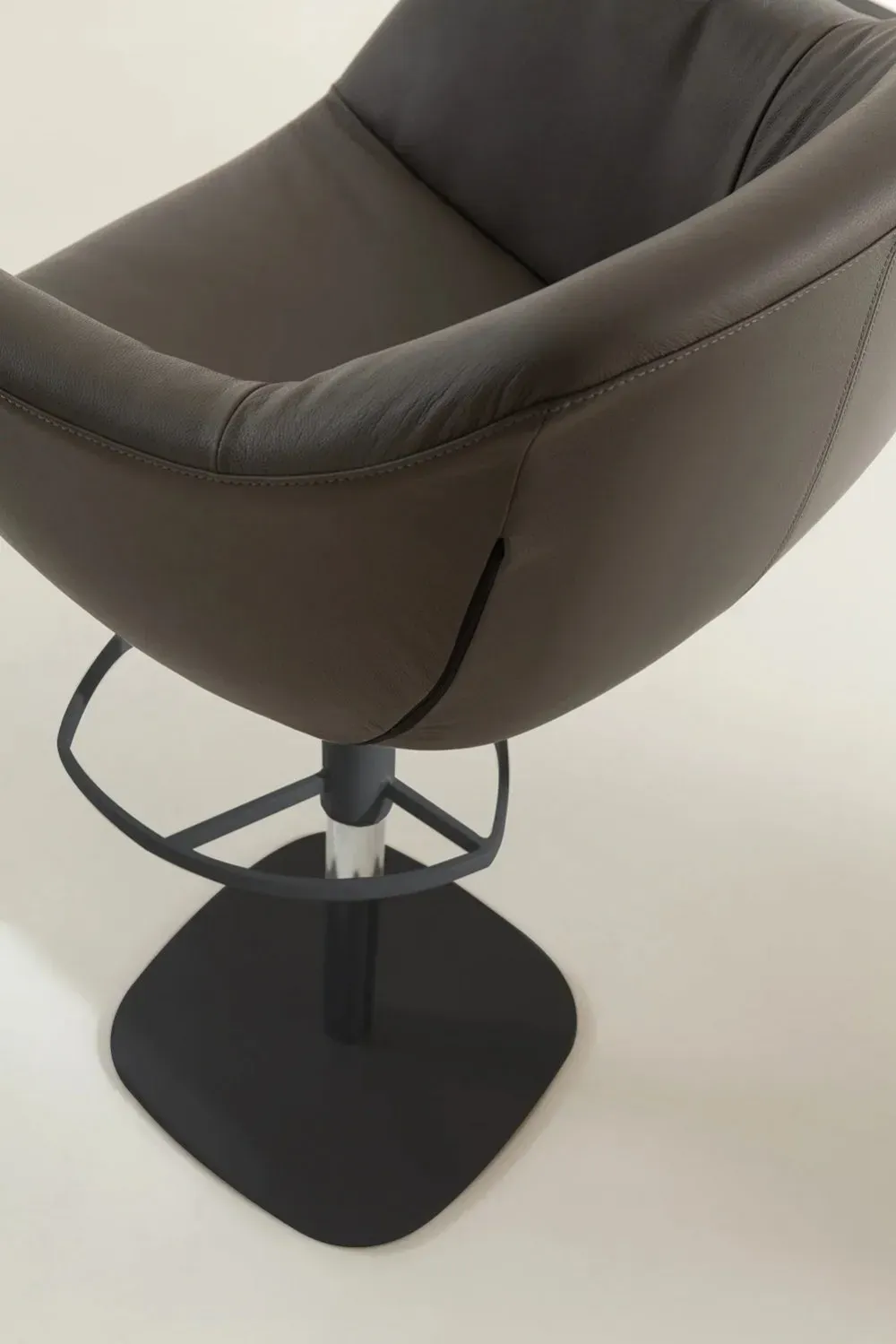 Illustration numéro 3 du produit Ozzio PIQUETTabouret de bar en Velours et Métal