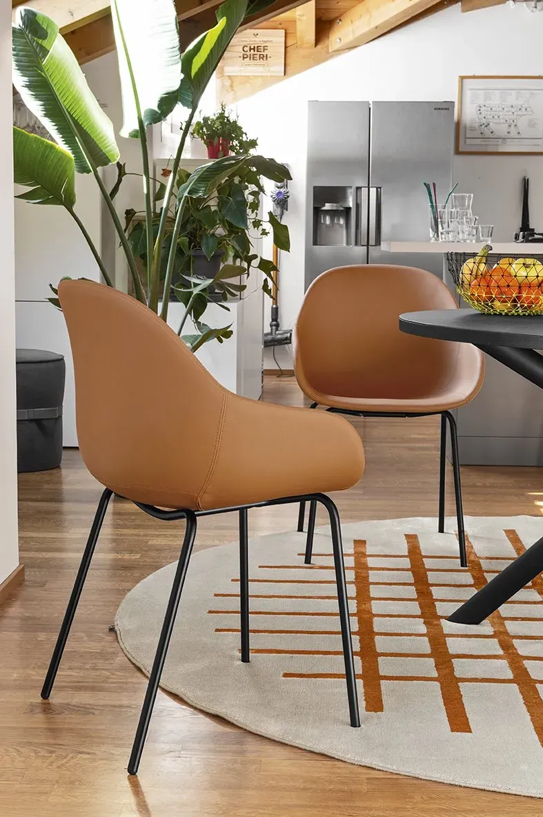 Illustration numéro 3 du produit Tapis de sol rond CEK fibre synthétique fond beige motif safran