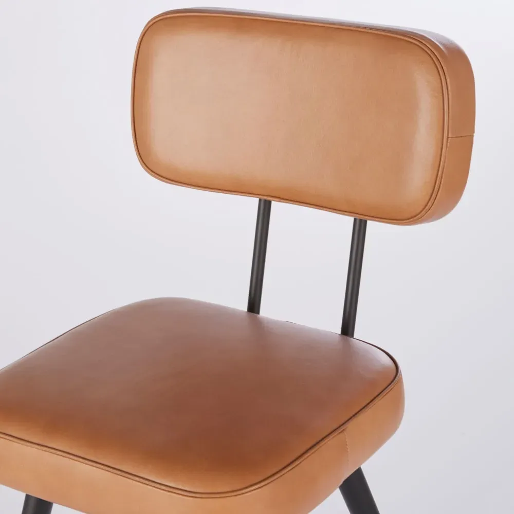 Illustration numéro 3 du produit Chaise pour îlot central en cuir marron et acier noir H66