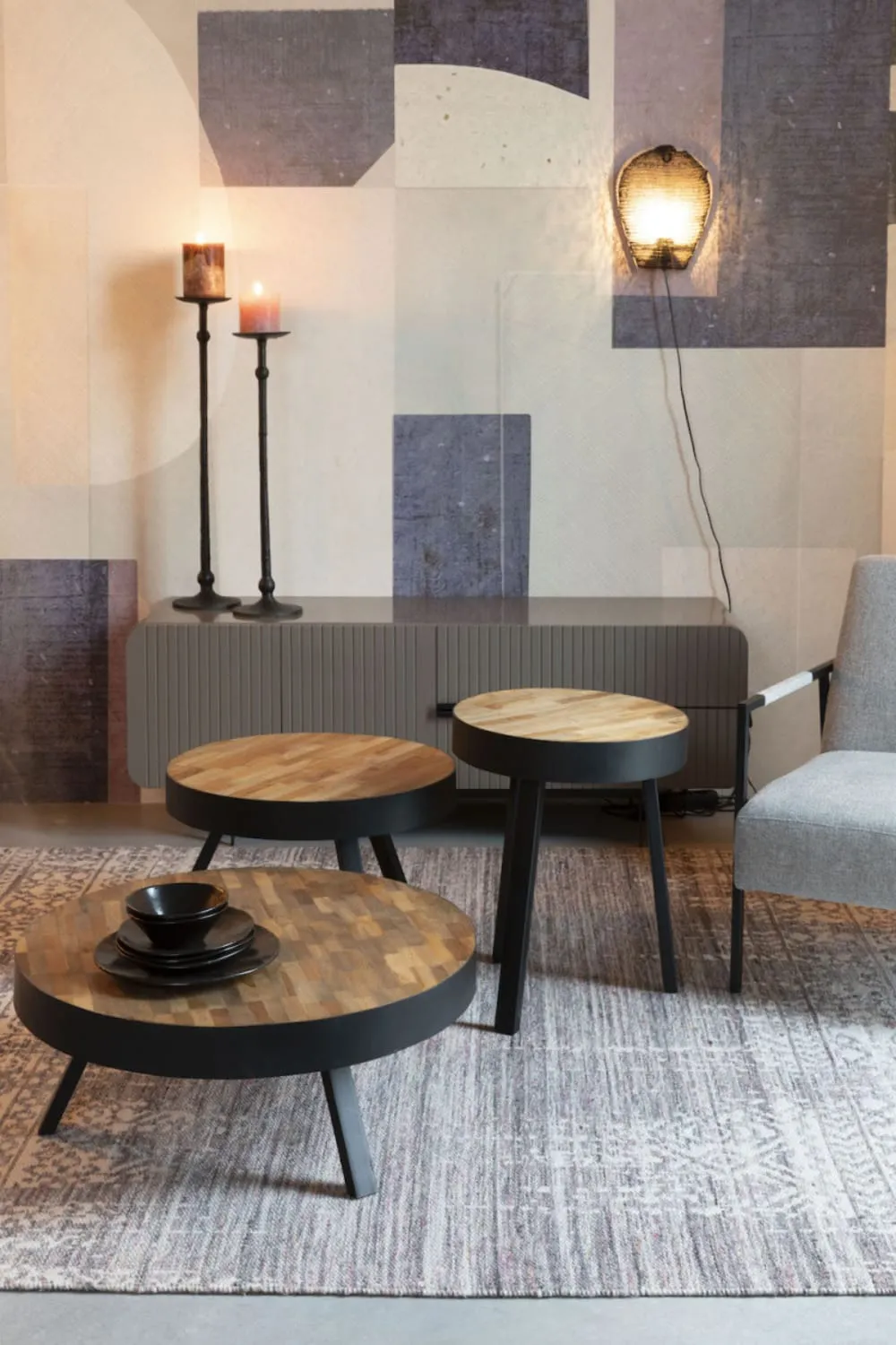 Illustration numéro 3 du produit Table basse ronde en bois et acier