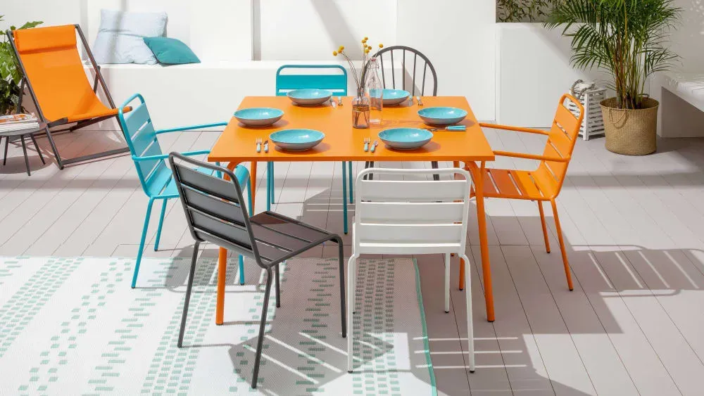 Illustration numéro 3 du produit Chaise bistrot de jardin en métal rouge