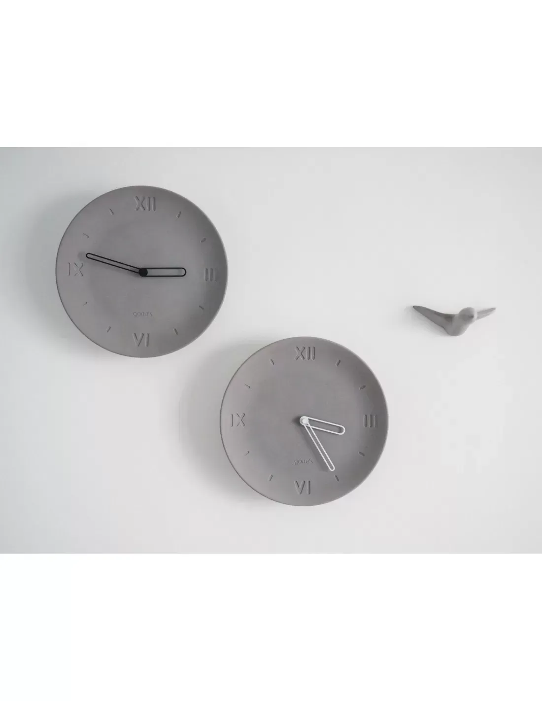 Illustration numéro 3 du produit Horloge en béton aiguilles blanches